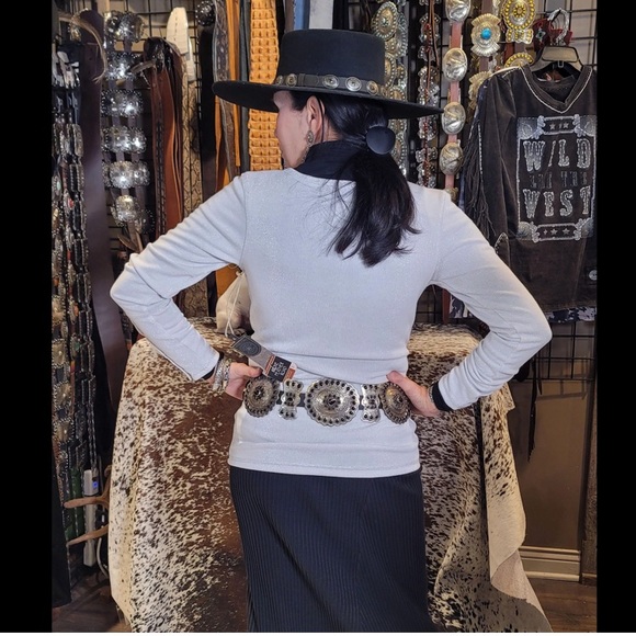 Double D Glam Long Sleeve Button-Up Henley - Picture 6 of 12